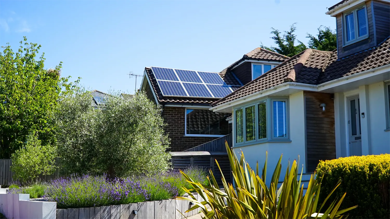 Batteries et panneaux solaires pour maison autonome en Wallonie